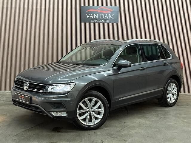 Grijs Gebruikt 2017 VW Tiguan Highline SUV | € 20.900 (Super prijs) - Afbeelding 1/4