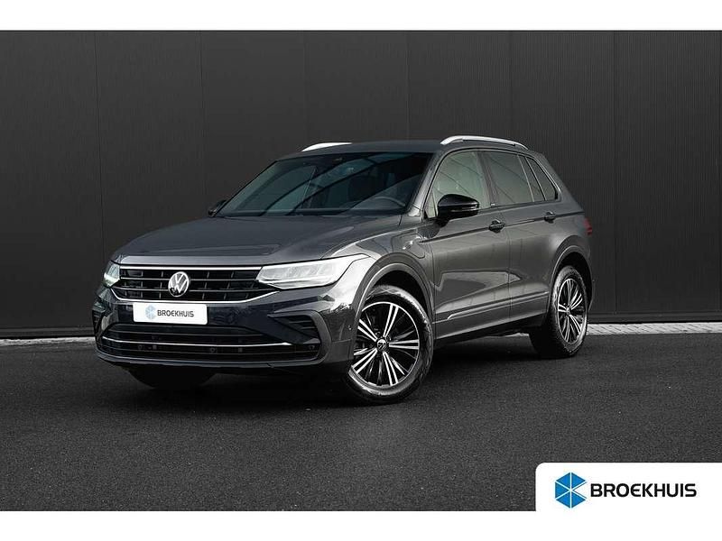 Grijs Occasion 2022 VW Tiguan Life SUV | € 31.400 (Eerlijke prijs) - Afbeelding 1/4