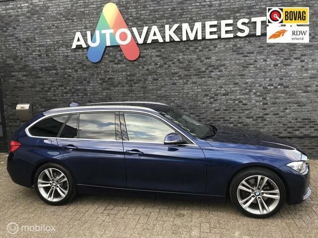 Blauw, metallic lak Gebruikt 2018 BMW 330 Sport Line Stationwagen | € 23.750 (Goede deal) - Afbeelding 1/4