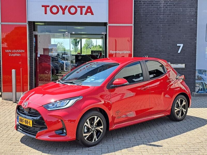 Rood Nieuw 2025 Toyota Yaris Hybrid Comfort Hatchback | € 30.900 (Eerlijke prijs) - Afbeelding 1/4