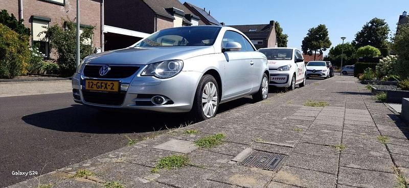 Grijs Gebruikt 2006 VW Eos Cabriolet | € 4.500 (Eerlijke prijs) - Afbeelding 1/4