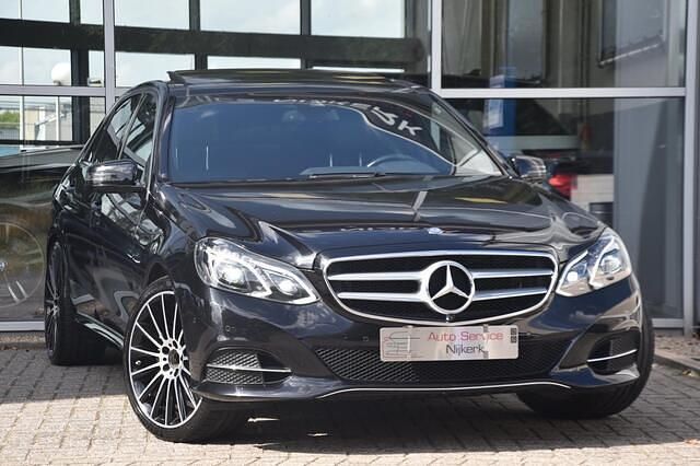 Zwart Gebruikt 2014 Mercedes E400 Avantgarde Sedan | € 22.500 - Afbeelding 1/4