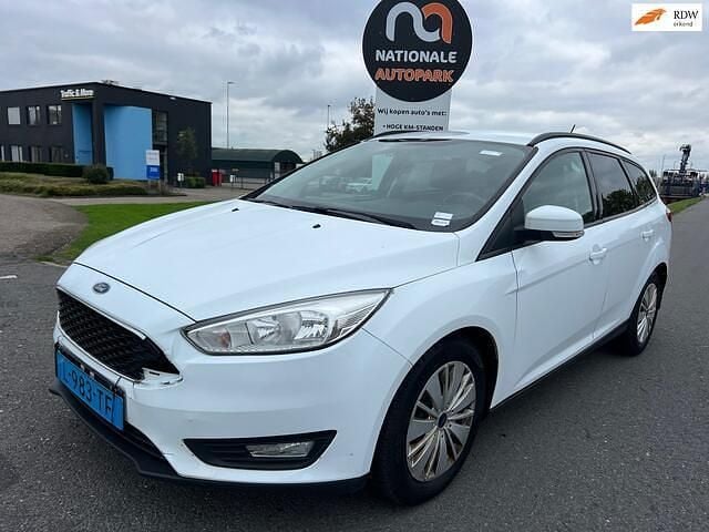 Wit Gebruikt 2017 Ford Focus Titanium Stationwagen | € 3.499 (Super prijs) - Afbeelding 1/4