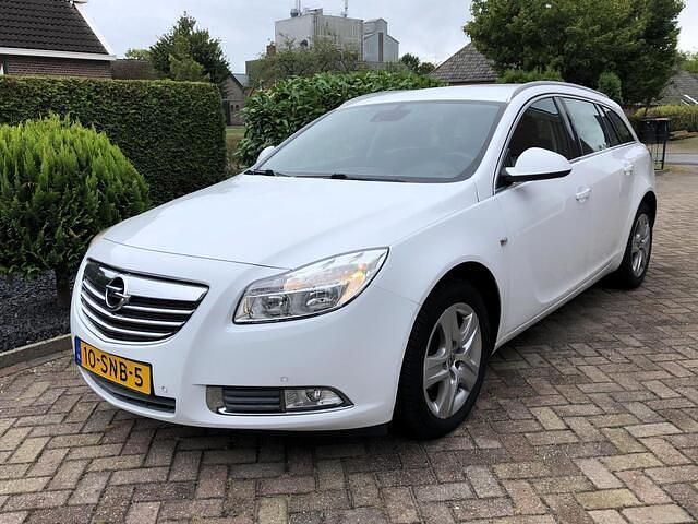 Wit Gebruikt 2011 Opel Insignia Business Edition Stationwagen | € 2.450 (Duur) - Afbeelding 1/4