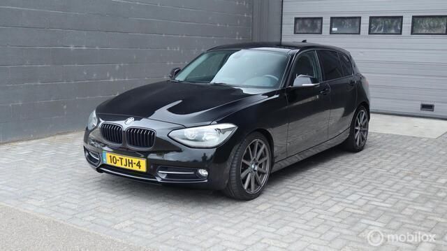 Zwart Gebruikt 2012 BMW 116 Sport Line Hatchback | € 6.995 (Eerlijke prijs) - Afbeelding 1/4