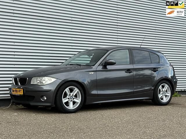 Grijs Gebruikt 2004 BMW 116 Hatchback | € 2.740 (Iets duurder) - Afbeelding 1/4