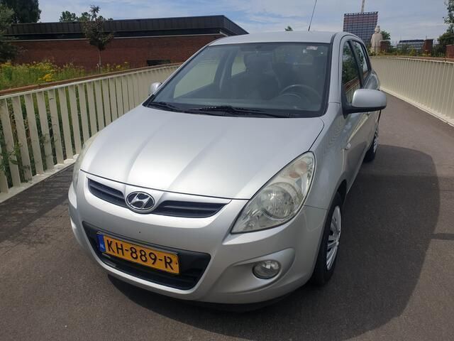 Grijs Gebruikt 2009 Hyundai i20 Hatchback | € 3.149 (Eerlijke prijs) - Afbeelding 1/4