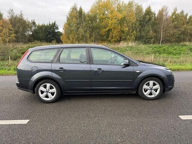 Occasion Ford Focus Ambiente 125 PK (91 kW) 2007 Grijs Stationwagen