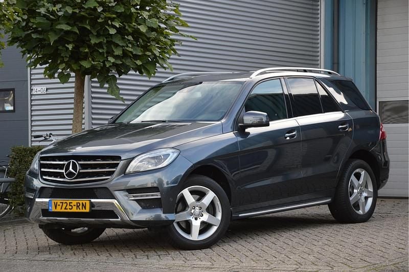 Grijs Gebruikt 2013 Mercedes ML350 AMG line SUV | € 22.950 (Eerlijke prijs) - Afbeelding 1/4