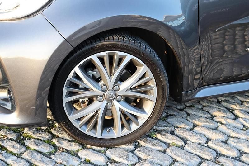 Occasion Toyota Yaris Hybrid Executive 131 PK (96 kW) 2024 Grijs Hatchback