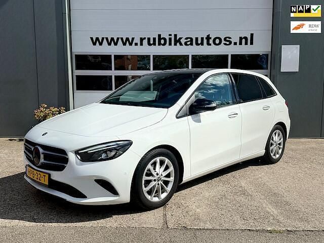 Wit Gebruikt 2019 Mercedes B180 Premium Plus MPV | € 21.950 (Eerlijke prijs) - Afbeelding 1/4