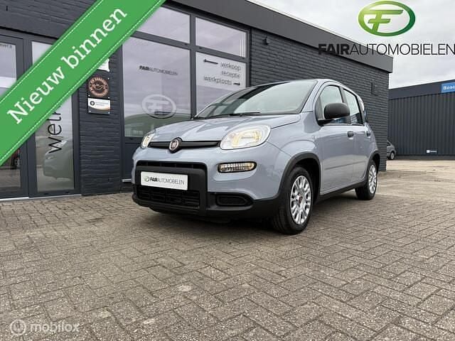 Grijs Occasion 2023 Fiat Panda Hatchback | € 14.475 (Eerlijke prijs) - Afbeelding 1/4