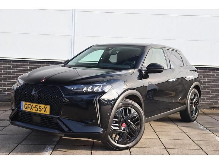Zwart Occasion 2024 DS Automobiles DS3 Crossback E-Tense Performance Line Plus SUV | € 26.695 (Eerlijke prijs) - Afbeelding 1/4
