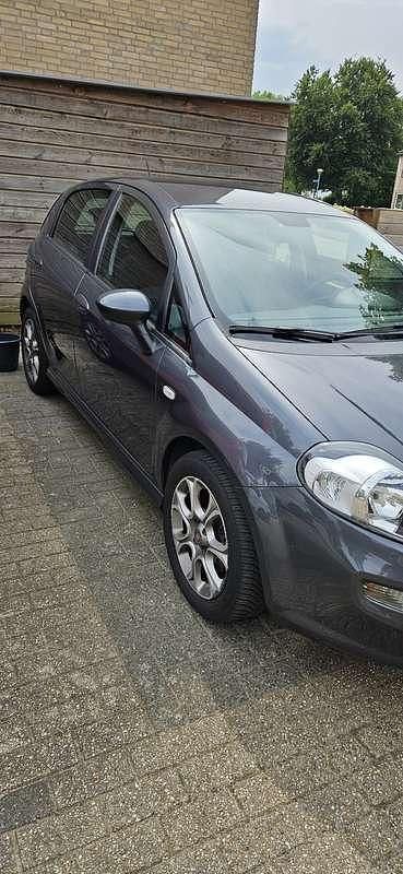 Grijs Gebruikt 2013 Fiat Punto Hatchback | € 4.000 (Eerlijke prijs) - Afbeelding 1/4