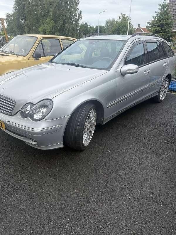 Grijs Gebruikt 2002 Mercedes C240 Elegance Stationwagen | € 850 (Eerlijke prijs) - Afbeelding 1/4