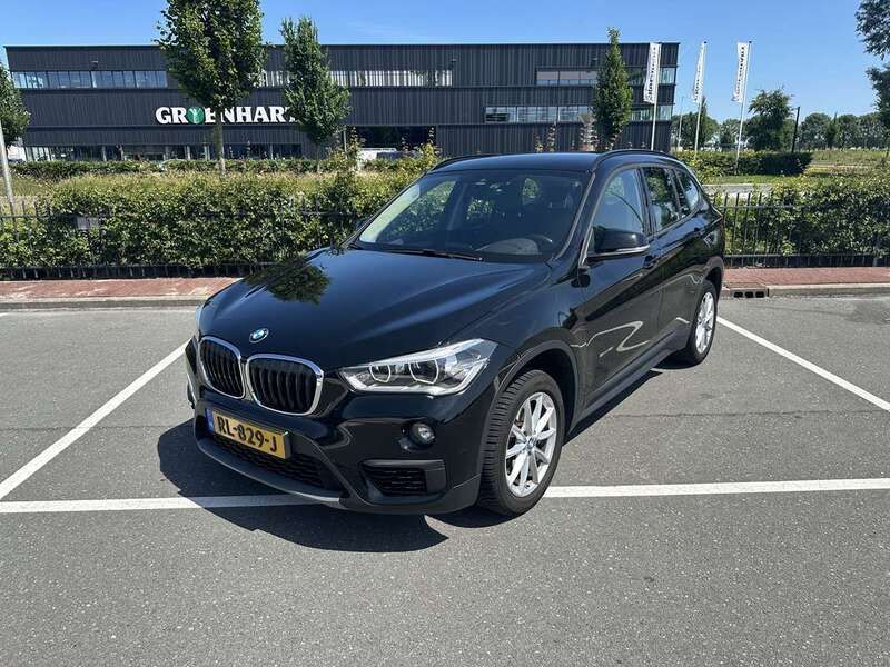 Zwart Gebruikt 2018 BMW X1 SUV | € 15.995 (Eerlijke prijs) - Afbeelding 1/4
