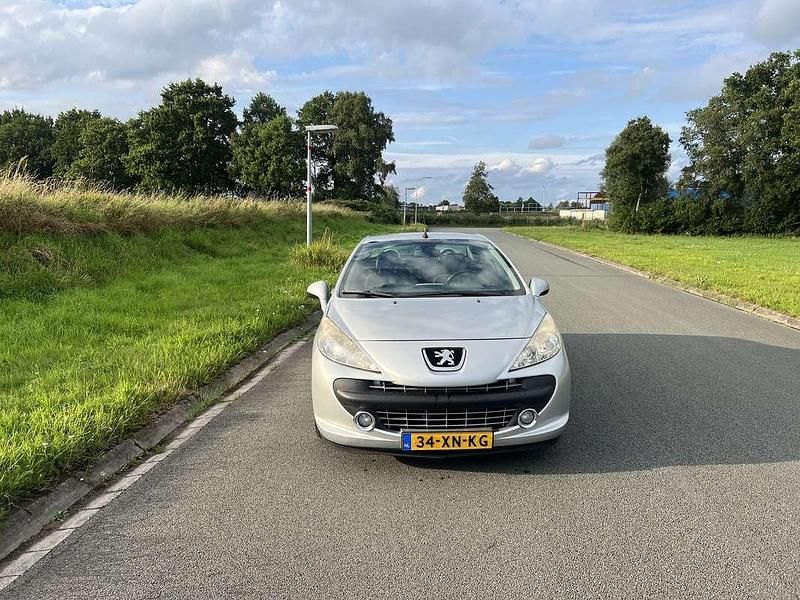 Grijs Gebruikt 2007 Peugeot 207 Cabriolet | € 3.750 (Eerlijke prijs) - Afbeelding 1/4