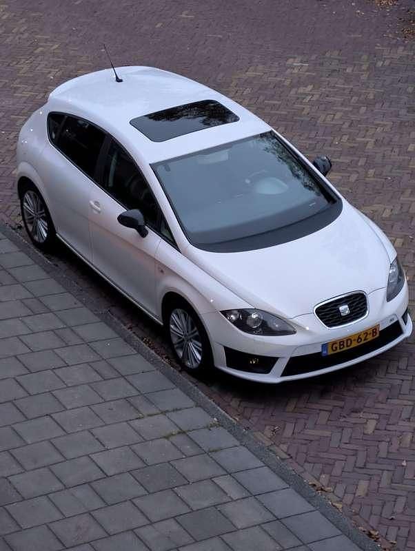 Wit Gebruikt 2012 Seat Leon FR MPV | € 6.800 (Eerlijke prijs) - Afbeelding 1/4