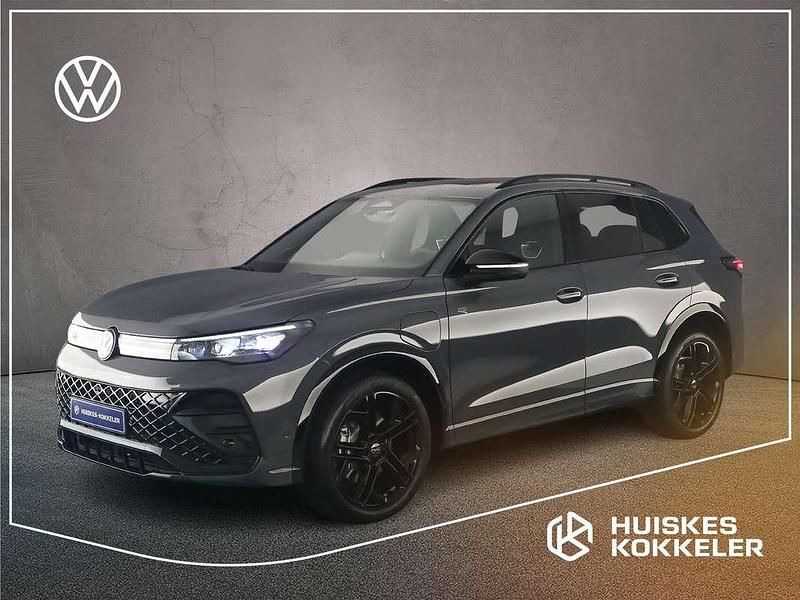 Grijs Nieuw 2025 VW Tiguan R-line Edition SUV | € 59.970 (Iets duurder) - Afbeelding 1/4