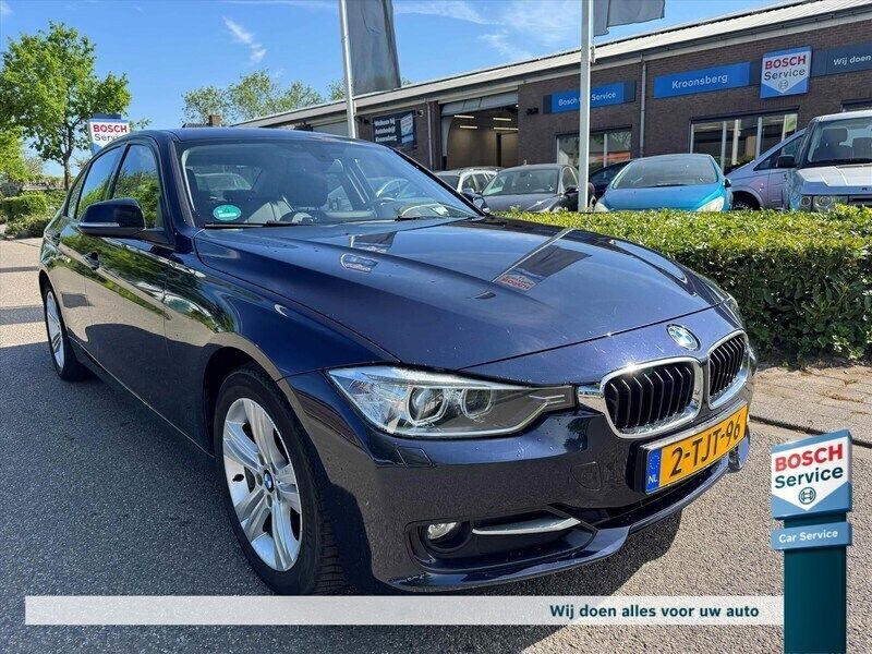 Blauw, metallic lak Gebruikt 2014 BMW 316 Executive Sedan | € 14.400 (Iets duurder) - Afbeelding 1/4