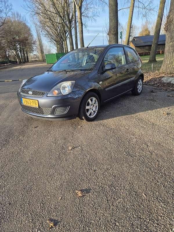 Grijs Occasion 2006 Ford Fiesta Ambiente Hatchback | € 1.650 (Eerlijke prijs) - Afbeelding 1/4