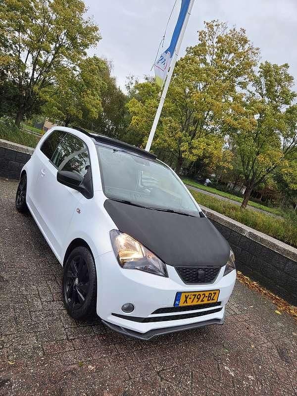 Wit Gebruikt 2014 Seat Mii Chic Hatchback | € 7.500 - Afbeelding 1/4