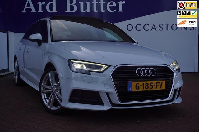 Wit Occasion 2019 Audi A3 Sportback Sport Hatchback | € 22.599 (Duur) - Afbeelding 1/4