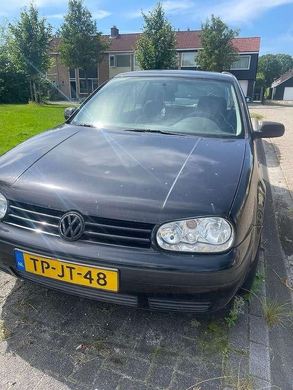 Zwart Gebruikt 1998 VW Golf IV Trendline Hatchback | € 450 (Goede deal) - Afbeelding 1/3