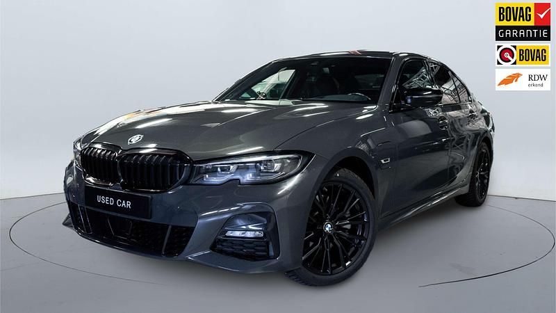 Grijs Gebruikt 2021 BMW 320e Executive Sedan | € 33.950 (Iets duurder) - Afbeelding 1/4