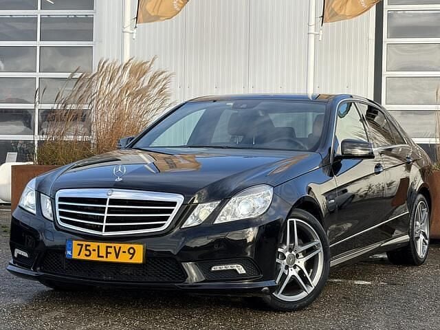 Zwart Gebruikt 2010 Mercedes E350 Avantgarde Sedan | € 14.950 (Eerlijke prijs) - Afbeelding 1/4