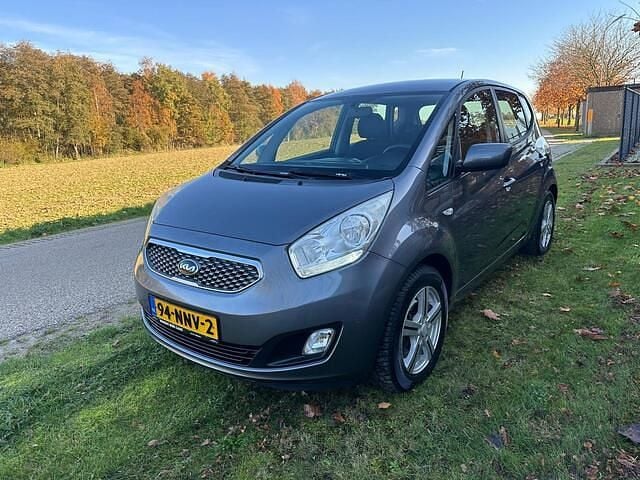 Grijs Gebruikt 2010 Kia Venga Hatchback | € 4.250 (Goede deal) - Afbeelding 1/4