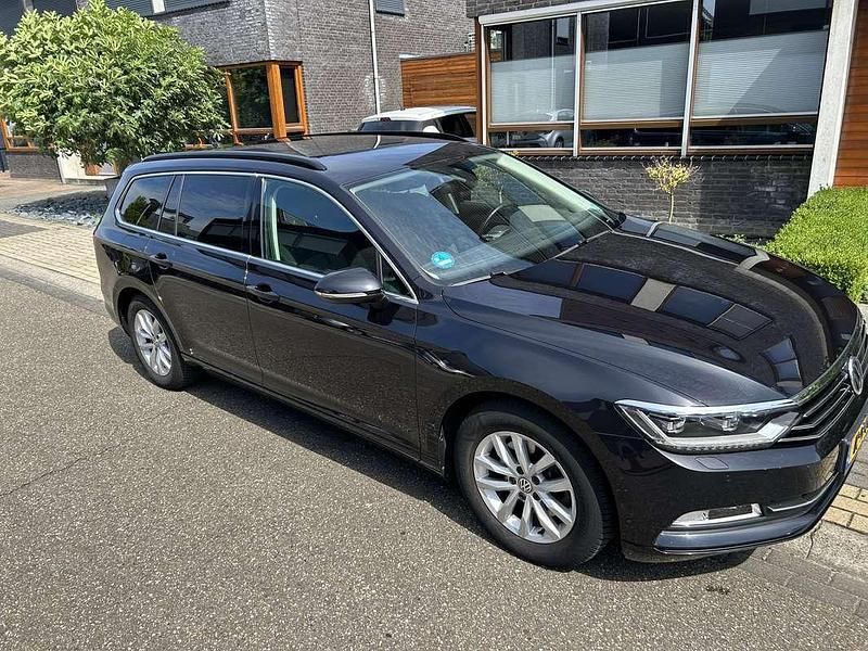 Zwart Gebruikt 2017 VW Passat Highline Stationwagen | € 13.995 (Goede deal) - Afbeelding 1/4
