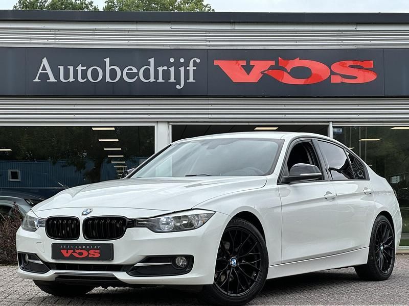 Wit Gebruikt 2014 BMW 320 Efficient Dynamics Sedan | € 9.900 (Goede deal) - Afbeelding 1/4