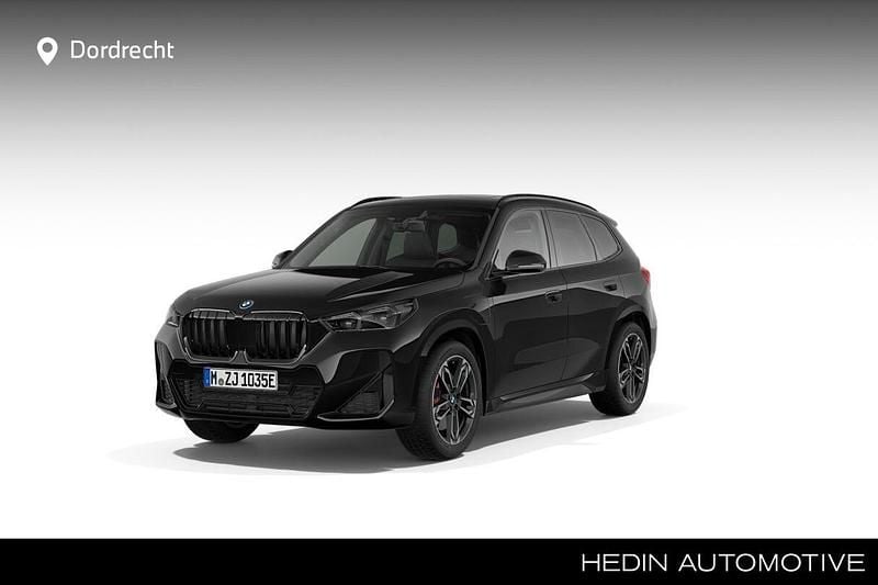 Zwart Nieuw 2025 BMW X1 M Sport SUV | € 67.108 (Super prijs) - Afbeelding 1/4