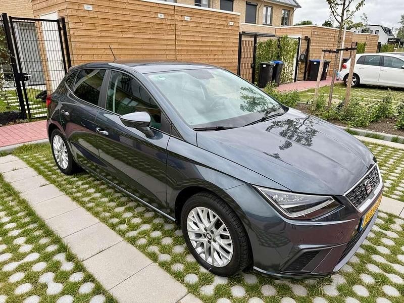 Blauw Gebruikt 2020 Seat Ibiza Business Hatchback | € 15.499 (Eerlijke prijs) - Afbeelding 1/4