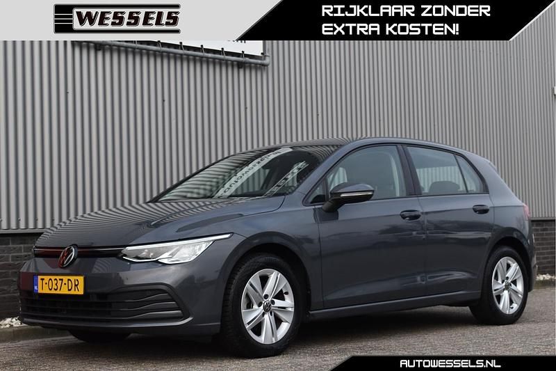 Occasion VW Golf VIII Life 112 PK (82 kW) 2023 Grijs Hatchback