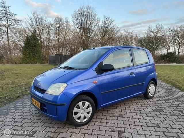 Blauw Occasion 2004 Daihatsu Cuore Hatchback | € 1.295 (Eerlijke prijs) - Afbeelding 1/4