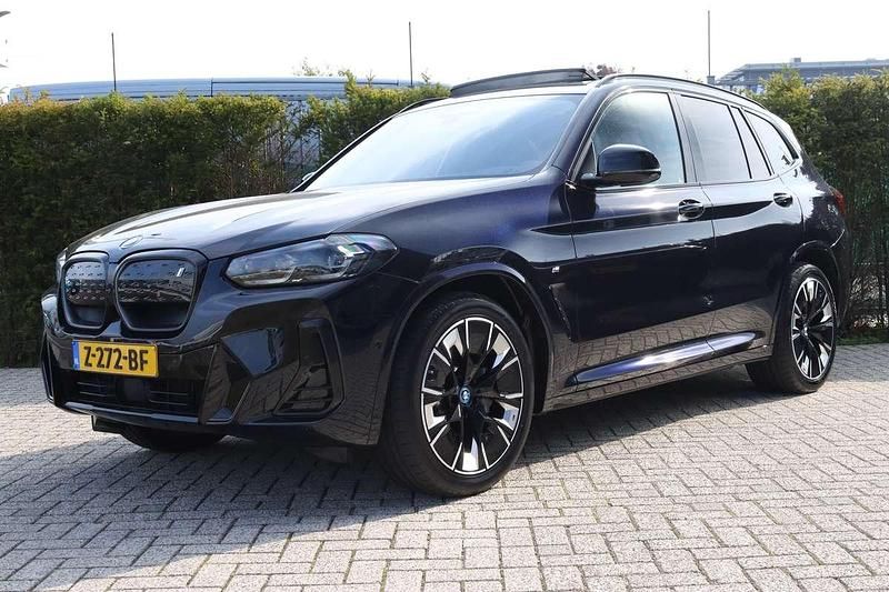 Zwart Gebruikt 2024 BMW iX3 Executive SUV | € 49.400 (Goede deal) - Afbeelding 1/4