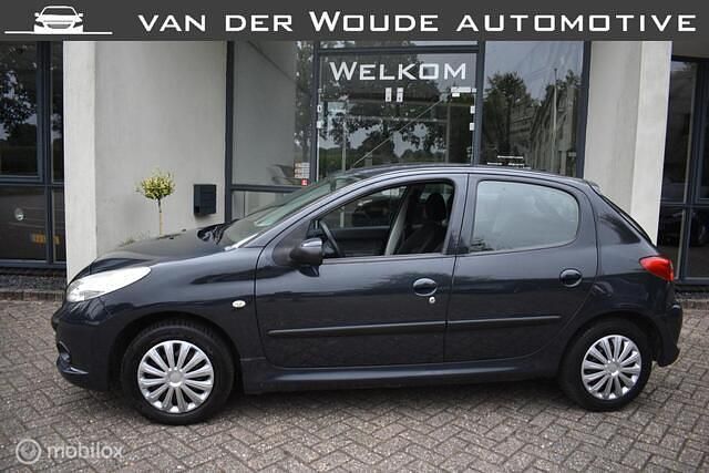Grijs Gebruikt 2010 Peugeot 206+ Hatchback | € 2.999 (Eerlijke prijs) - Afbeelding 1/4