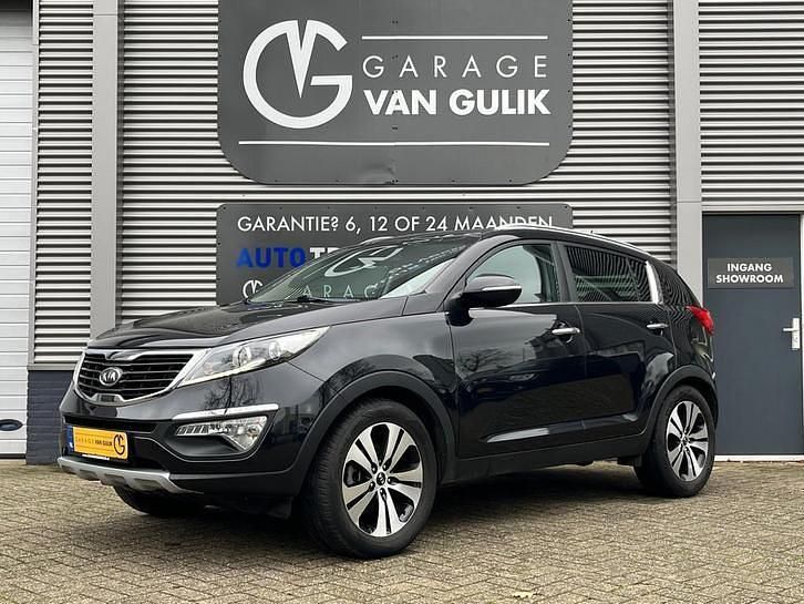 Zwart Occasion 2012 Kia Sportage Plus SUV | € 7.495 (Eerlijke prijs) - Afbeelding 1/4
