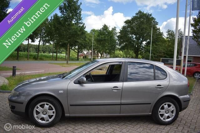Grijs Gebruikt 2002 Seat Leon Hatchback | € 1.499 (Eerlijke prijs) - Afbeelding 1/4