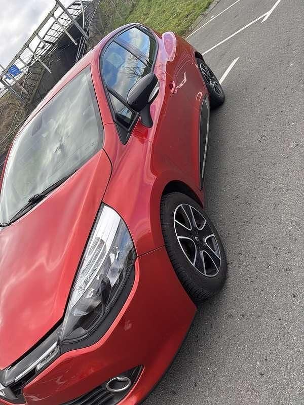 Rood Gebruikt 2013 Renault Clio IV Dynamique Hatchback | € 4.950 (Super prijs) - Afbeelding 1/4