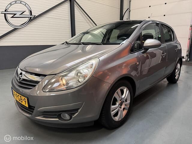 Bruin Occasion 2011 Opel Corsa Hatchback | € 3.250 (Eerlijke prijs) - Afbeelding 1/4