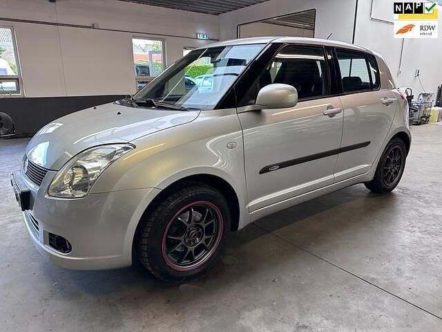 Grijs Gebruikt 2007 Suzuki Swift Hatchback | € 2.350 (Eerlijke prijs) - Afbeelding 1/4