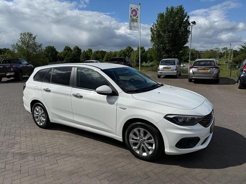 Wit Occasion 2021 Fiat Tipo Easy Stationwagen | € 16.950 (Eerlijke prijs) - Afbeelding 1/4
