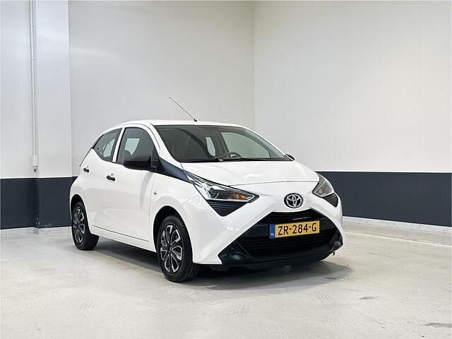 Wit Gebruikt 2019 Toyota Aygo Hatchback | € 8.749 (Goede deal) - Afbeelding 1/4