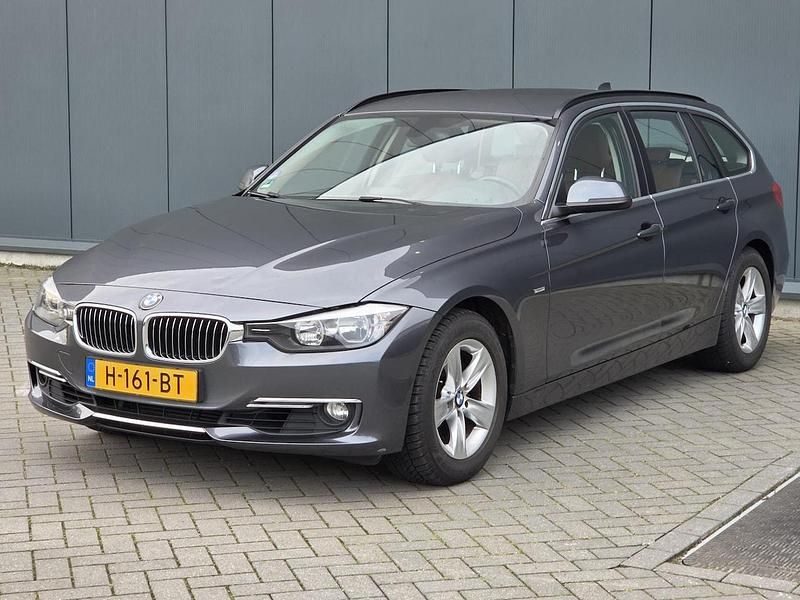 Grijs Occasion 2013 BMW 320 Executive Stationwagen | € 8.400 (Goede deal) - Afbeelding 1/3