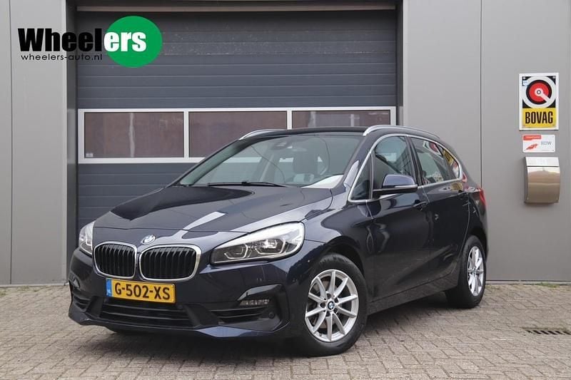 Blauw Gebruikt 2020 BMW 218 Executive Stationwagen | € 18.995 (Super prijs) - Afbeelding 1/4
