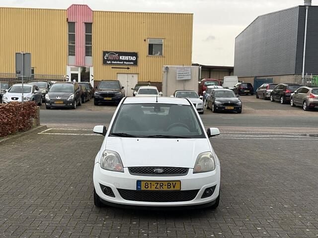Occasion Ford Fiesta Futura 69 PK (50 kW) 2008 Wit Hatchback
