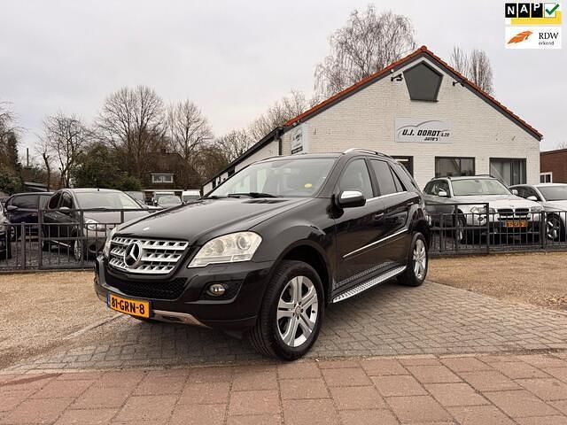 Bruin Occasion 2008 Mercedes 350 SUV | € 8.950 (Duur) - Afbeelding 1/4